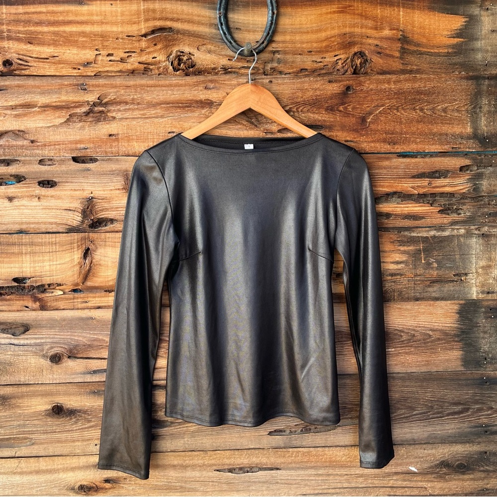 PARK BRAVO | Sleek Black Long-Sleeve Faux Leather Top M